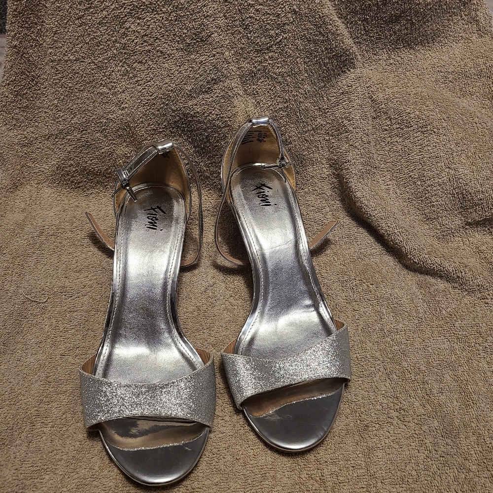 Heels - Picture 2 of 3